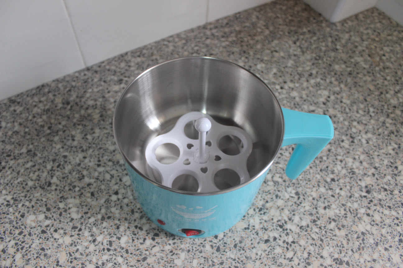 A Portable Mini Rice Cooker with Handle / Steamer / Travel Pot (1.2L)
